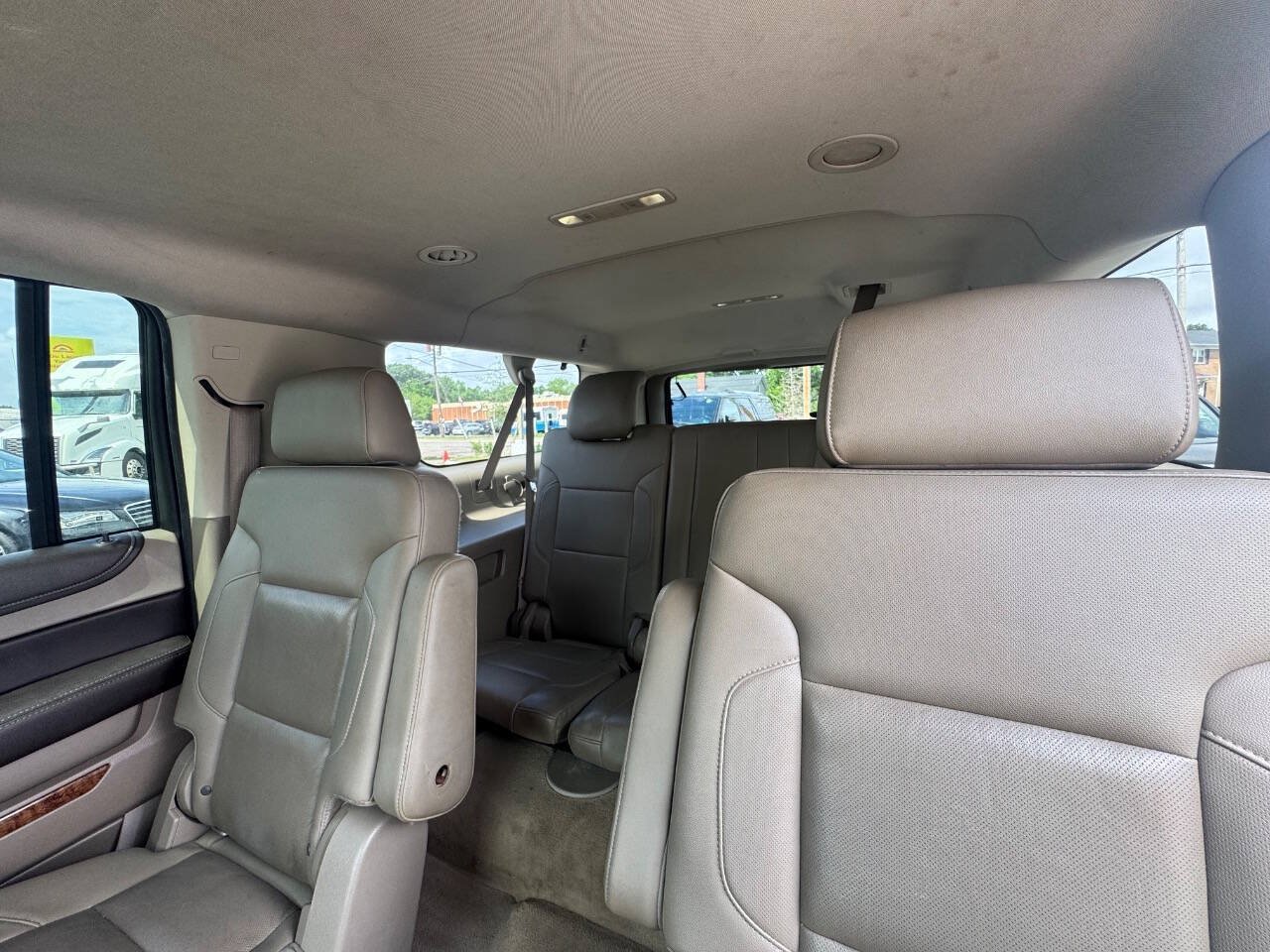 Used 2015 Chevrolet Suburban LTZ RWD image 11