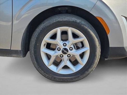 Used 2024 Kia Soul LX w/ Option Group 015 FWD image 4