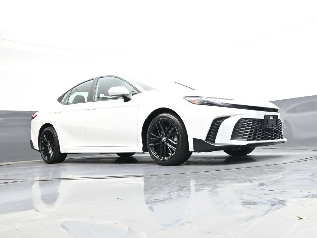 Used 2025 Toyota Camry SE FWD image 30