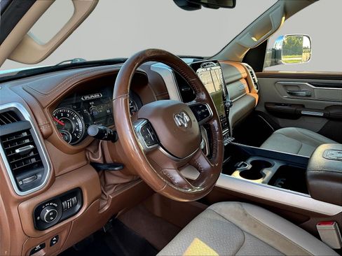 Used 2019 RAM 1500 Laramie AWD/4WD image 17