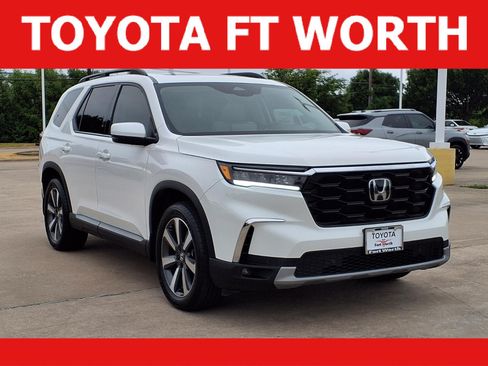 Used 2024 Honda Pilot Touring image 1