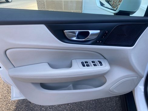 Used 2022 Volvo V60 T5 Cross Country w/ Advanced Package image 27