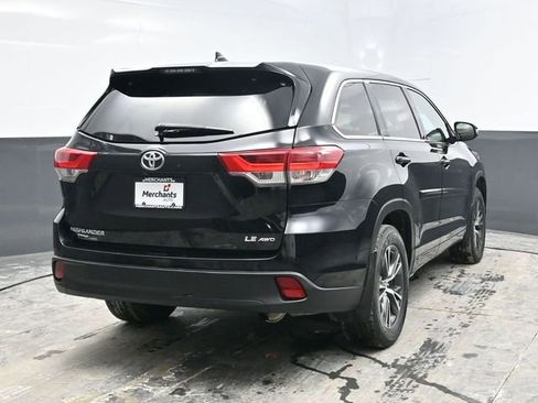 Used 2018 Toyota Highlander LE image 6