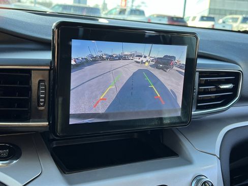 Used 2022 Ford Explorer XLT w/ Equipment Group 202A image 19