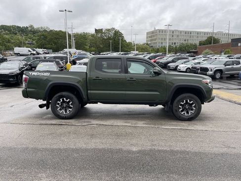 Used 2021 Toyota Tacoma TRD Off-Road w/ Technology Package AWD/4WD image 7