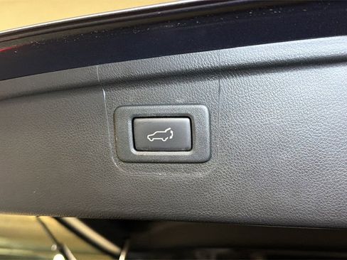 Used 2018 Subaru Outback 2.5i Limited image 17