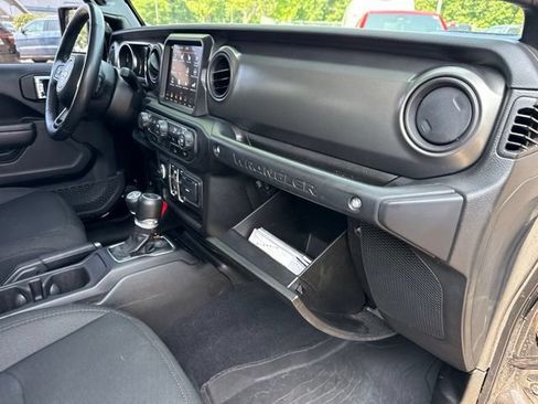 Used 2023 Jeep Wrangler Unlimited w/ Cold Weather Group AWD/4WD image 28