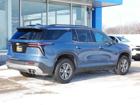 Certified 2025 Chevrolet Traverse LT image 3