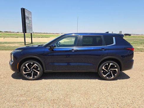 Used 2024 Mitsubishi Outlander SE FWD image 2