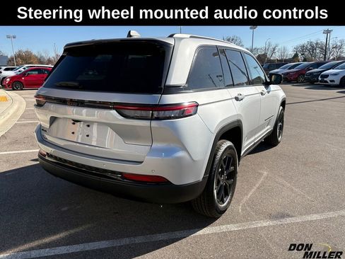 New 2025 Jeep Grand Cherokee Altitude image 7