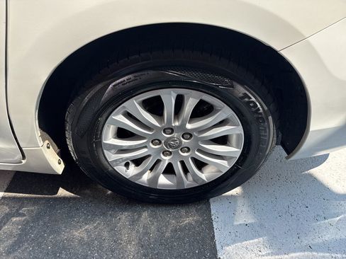 Used 2016 Toyota Sienna XLE FWD image 14