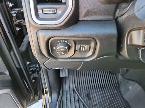 Used 2019 RAM 2500 Laramie image 32