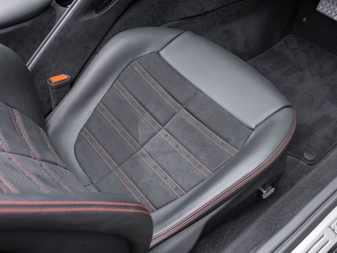 Used 2025 Ferrari Roma Spider RWD image 22