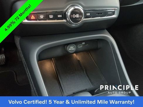 Certified 2025 Volvo XC40 B5 Core image 20