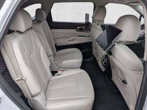 Used 2022 Kia Sorento EX w/ Panoramic Sunroof Package image 18