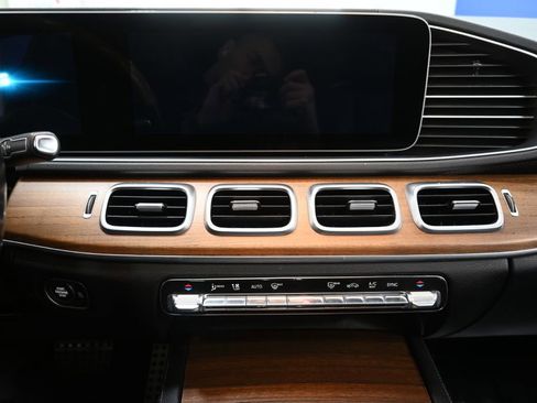 Used 2021 Mercedes-Benz GLS 580 4MATIC image 21