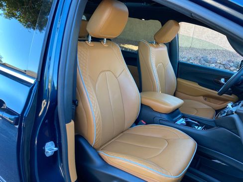 Used 2023 Chrysler Pacifica Pinnacle image 50