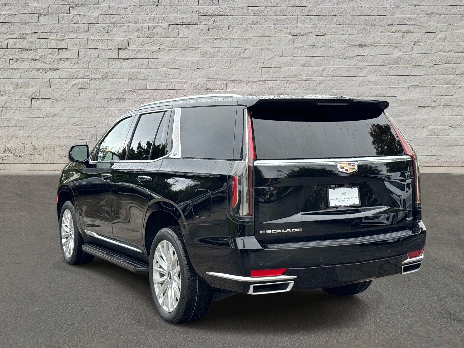 Used 2023 Cadillac Escalade Luxury RWD image 3