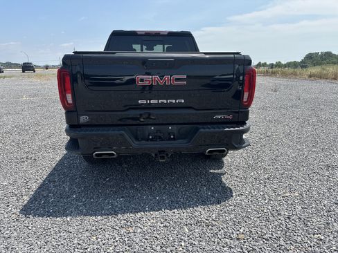 Used 2024 GMC Sierra 1500 AT4 w/ Technology Package AWD/4WD image 4