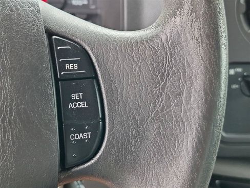 Used 2009 Ford E-350 and Econoline 350 Extended Super Duty RWD image 19