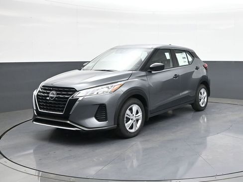 New 2025 Nissan Kicks Play S image 3