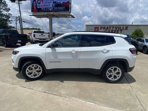 Certified 2024 Jeep Compass Latitude AWD/4WD image 5