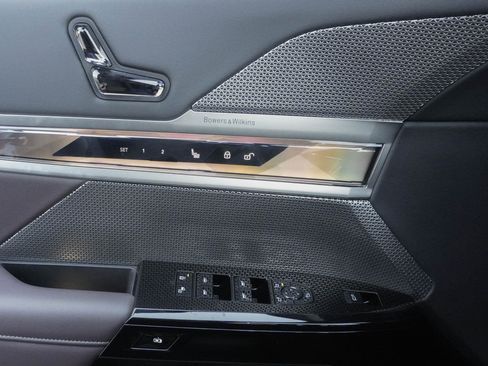 Certified 2025 BMW 740i image 16