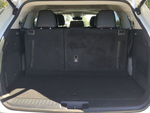 Used 2021 Toyota Highlander Limited image 12