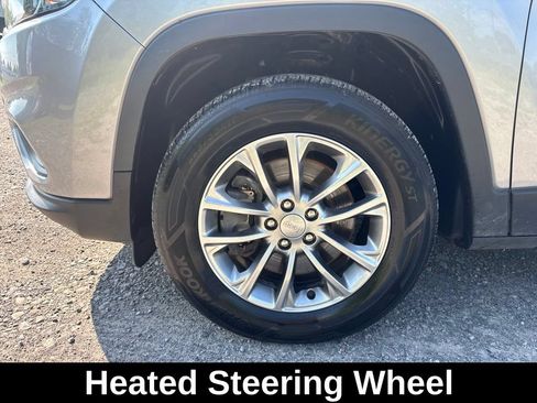 Used 2019 Jeep Cherokee Latitude Plus w/ Cold Weather Group AWD/4WD image 10