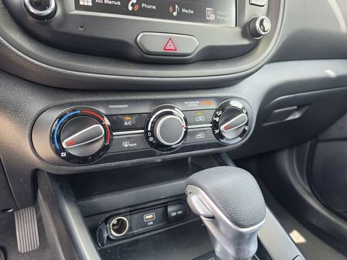 Certified 2025 Kia Soul LX w/ LX Technology Package FWD image 24