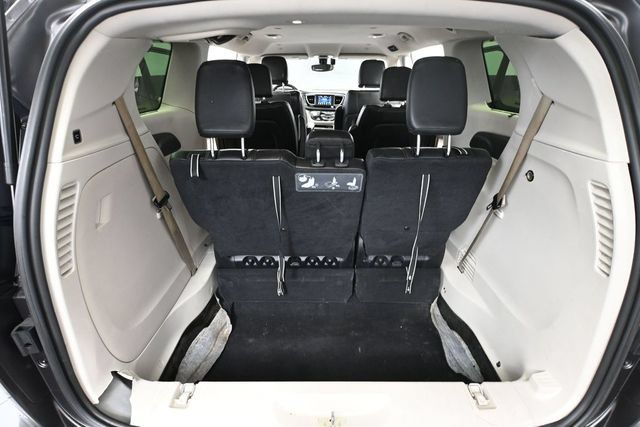 Used 2020 Chrysler Pacifica Touring-L FWD image 29