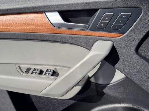 Used 2022 Audi Q5 2.0T Premium w/ Convenience Package image 16