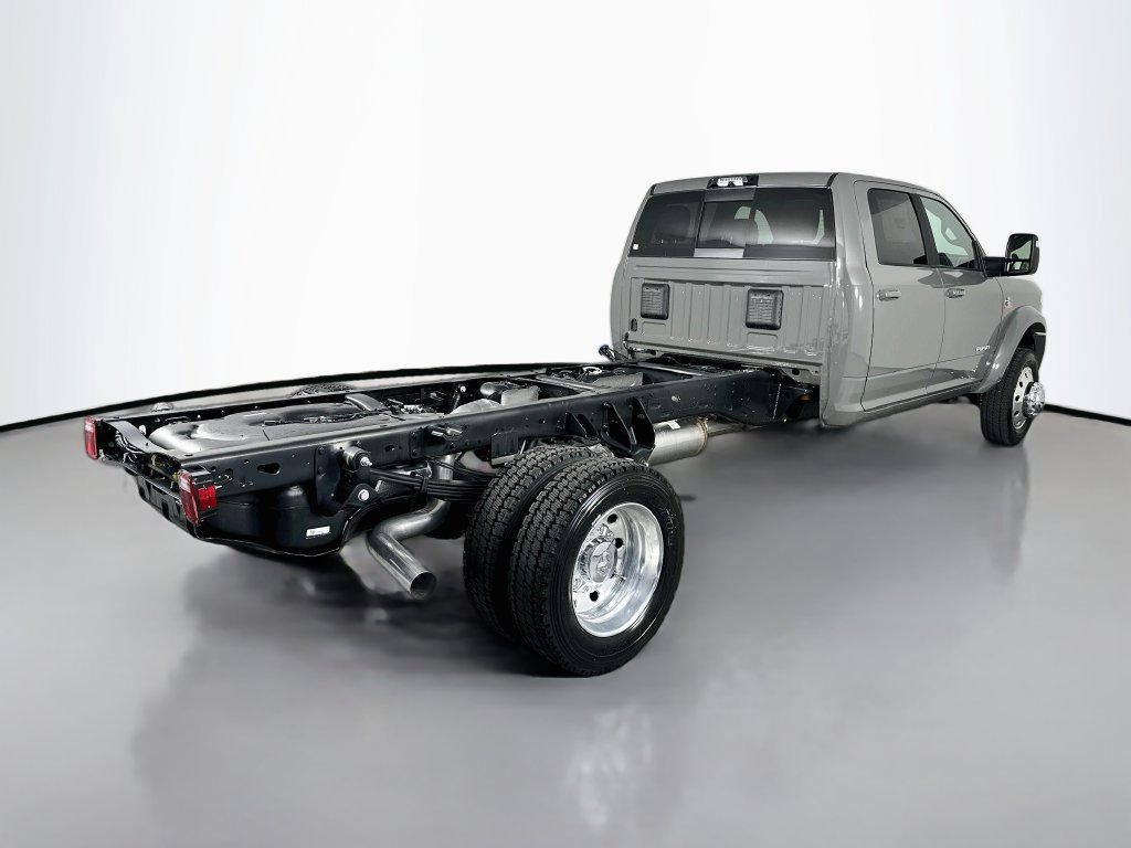 New 2026 RAM 4500 4x4 Crew Cab DRW w/ Laramie Trim Package image 7