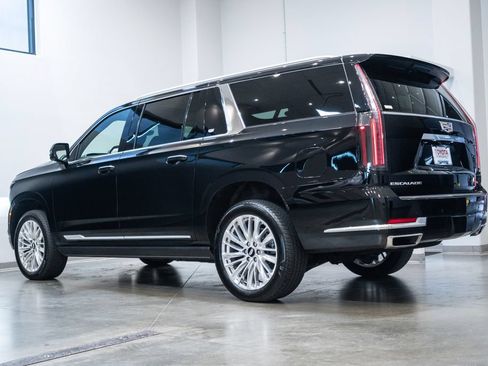 Used 2026 Cadillac Escalade ESV Luxury w/ LPO, Floor Liner Package AWD/4WD image 8