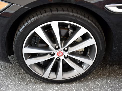 Used 2019 Jaguar XE Prestige image 11