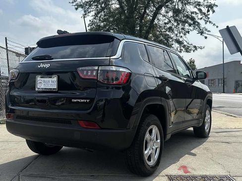 Used 2022 Jeep Compass Sport image 4