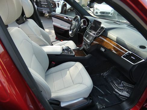 Used 2019 Mercedes-Benz GLS 550 4MATIC image 26