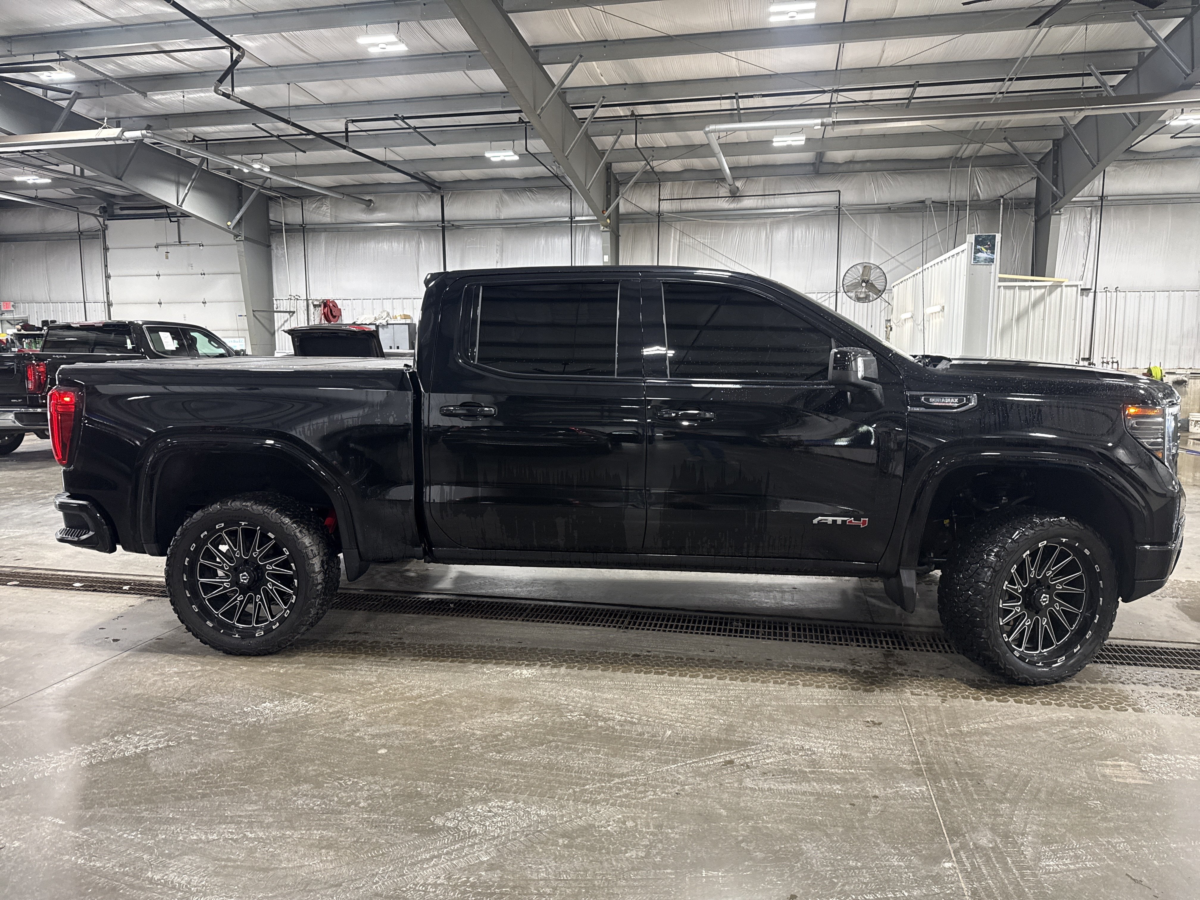 Used 2022 GMC Sierra 1500 AT4 w/ AT4 Preferred Package AWD/4WD image 2
