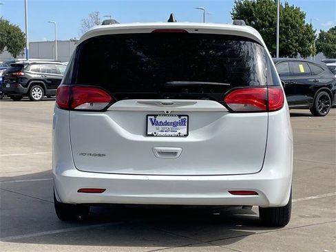 Used 2021 Chrysler Voyager Lxi image 5