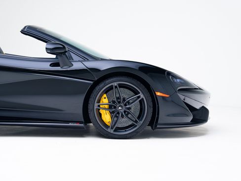 Used 2019 McLaren 570S Spider image 19