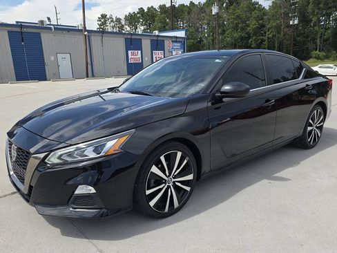 Used 2019 Nissan Altima 2.5 SR FWD image 2