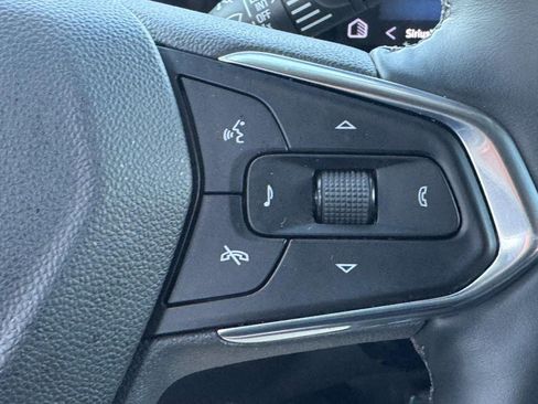 Used 2025 Chevrolet Trax LT w/ LT Convenience Package image 21