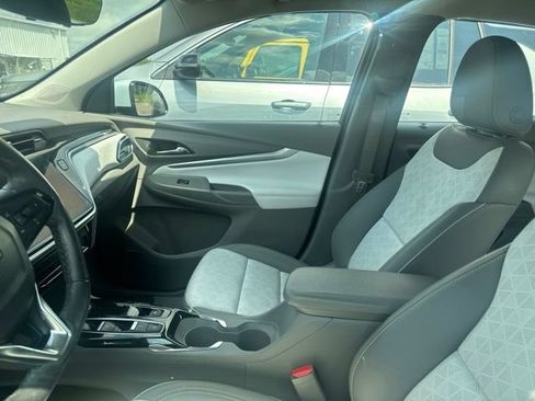 Used 2023 Chevrolet Bolt EUV Premier w/ Sun & Sound Package FWD image 8