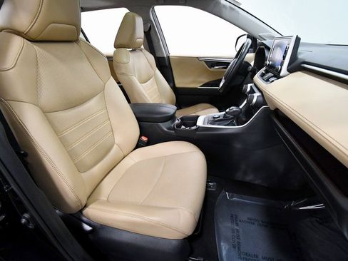 Used 2019 Toyota RAV4 Limited image 19