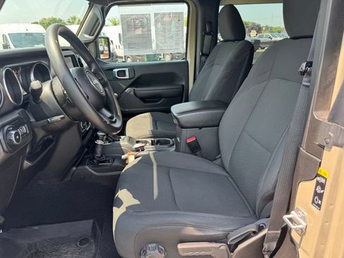 Certified 2022 Jeep Wrangler Sport AWD/4WD image 17
