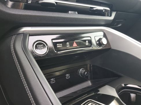 Used 2025 Audi Q5 Premium w/ Convenience Package image 30