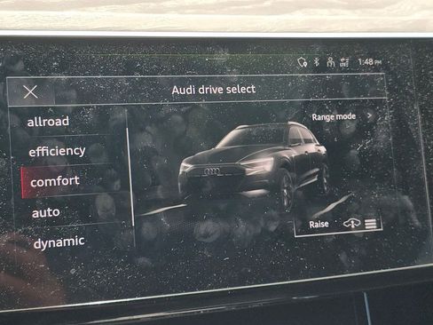 Used 2023 Audi e-tron Premium Plus w/ Premium Plus Package AWD/4WD image 32