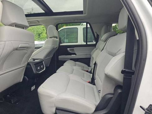 Used 2025 Ford Expedition Max Platinum AWD/4WD image 3