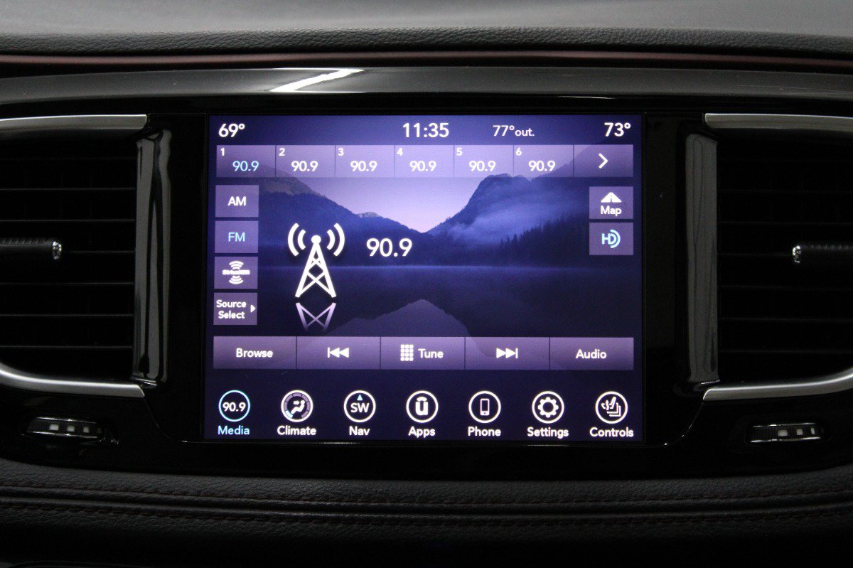 Used 2020 Chrysler Pacifica Limited FWD image 30