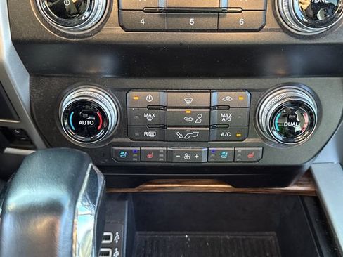 Used 2019 Ford F150 Lariat w/ Equipment Group 502A Luxury AWD/4WD image 31